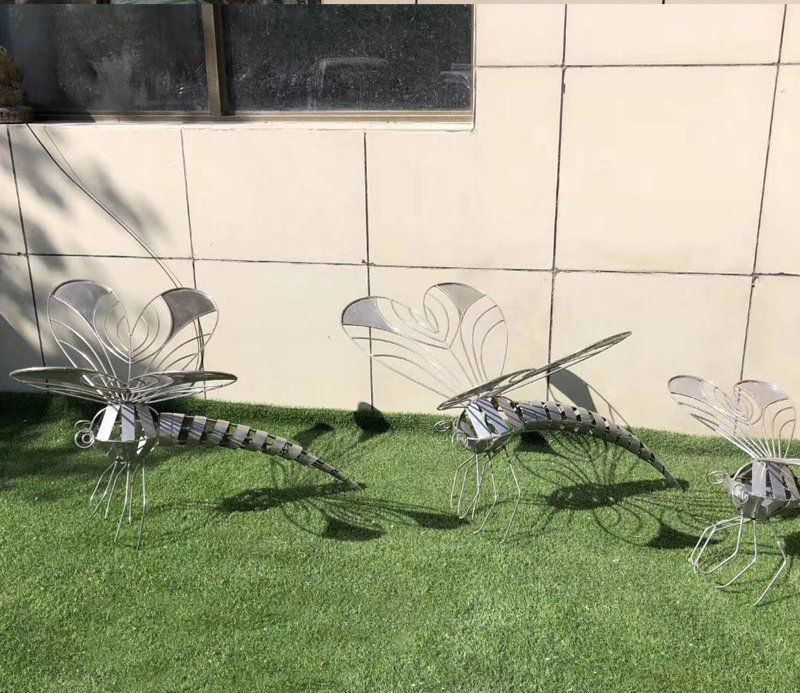 不锈钢镂空蜻蜓雕塑图片