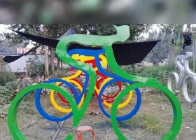 不锈钢骑自行车抽象雕塑