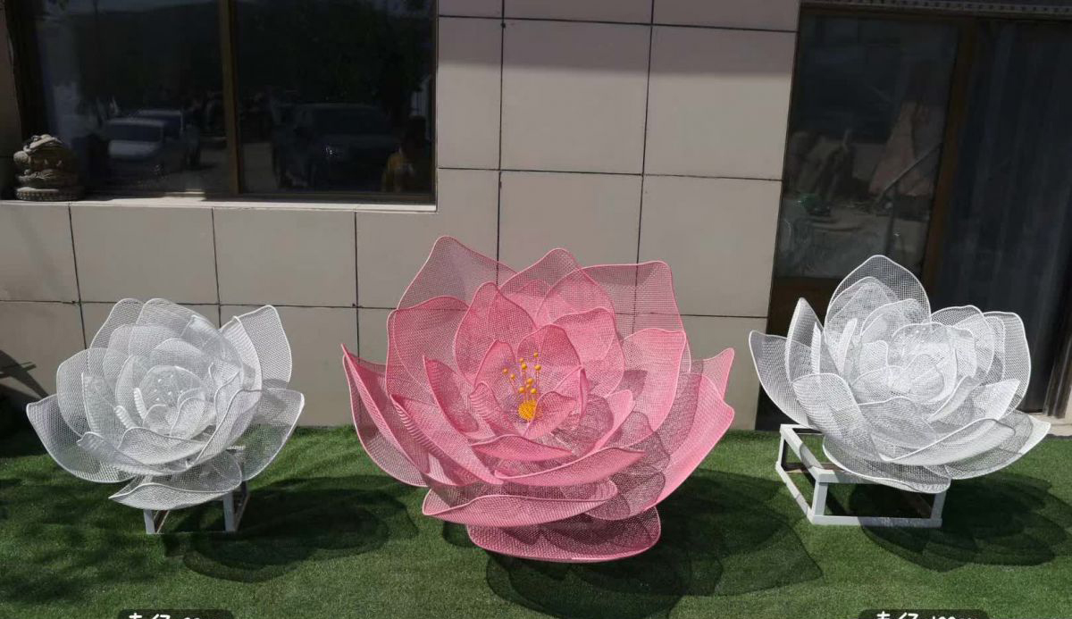 广场不锈钢荷花雕塑图片