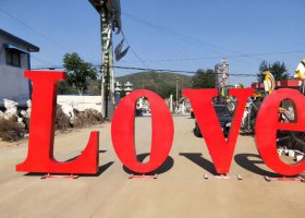 不锈钢Love字母雕塑 