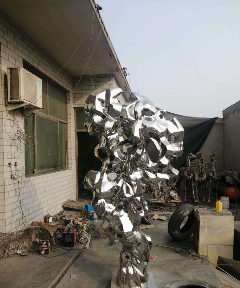 不锈钢抽象太湖石雕塑图片