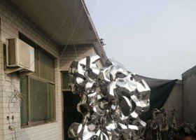 不锈钢抽象太湖石雕塑