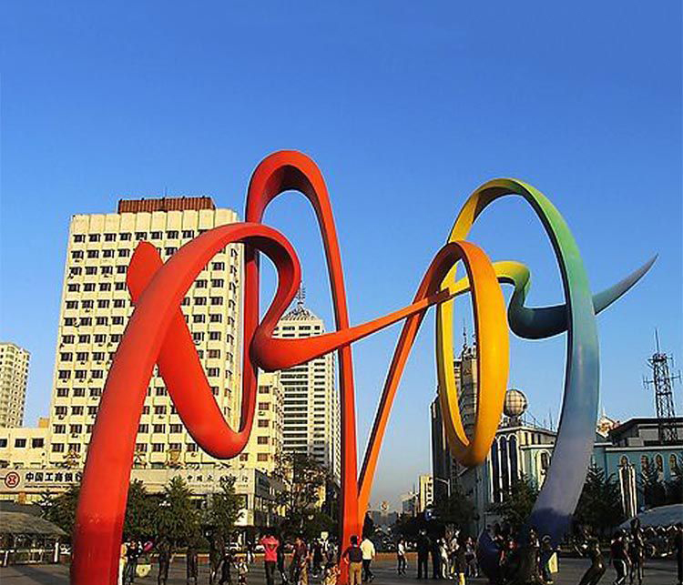 城市不锈钢彩色丝带创意雕塑图片