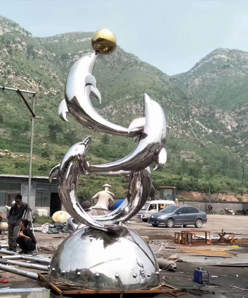 不锈钢海豚顶球雕塑图片