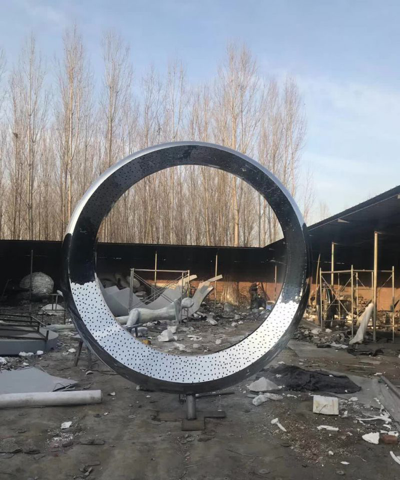 不锈钢镜面抽象圆环雕塑图片