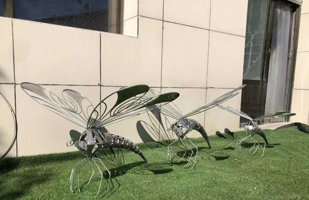 不锈钢镂空蝴蝶雕塑 图片
