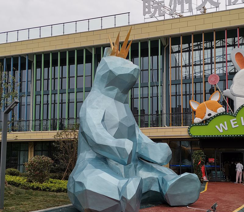 不锈钢商场坐姿几何熊图片