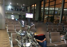 不锈钢抽象看电脑人物雕塑