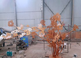 不锈钢烤漆花雕塑