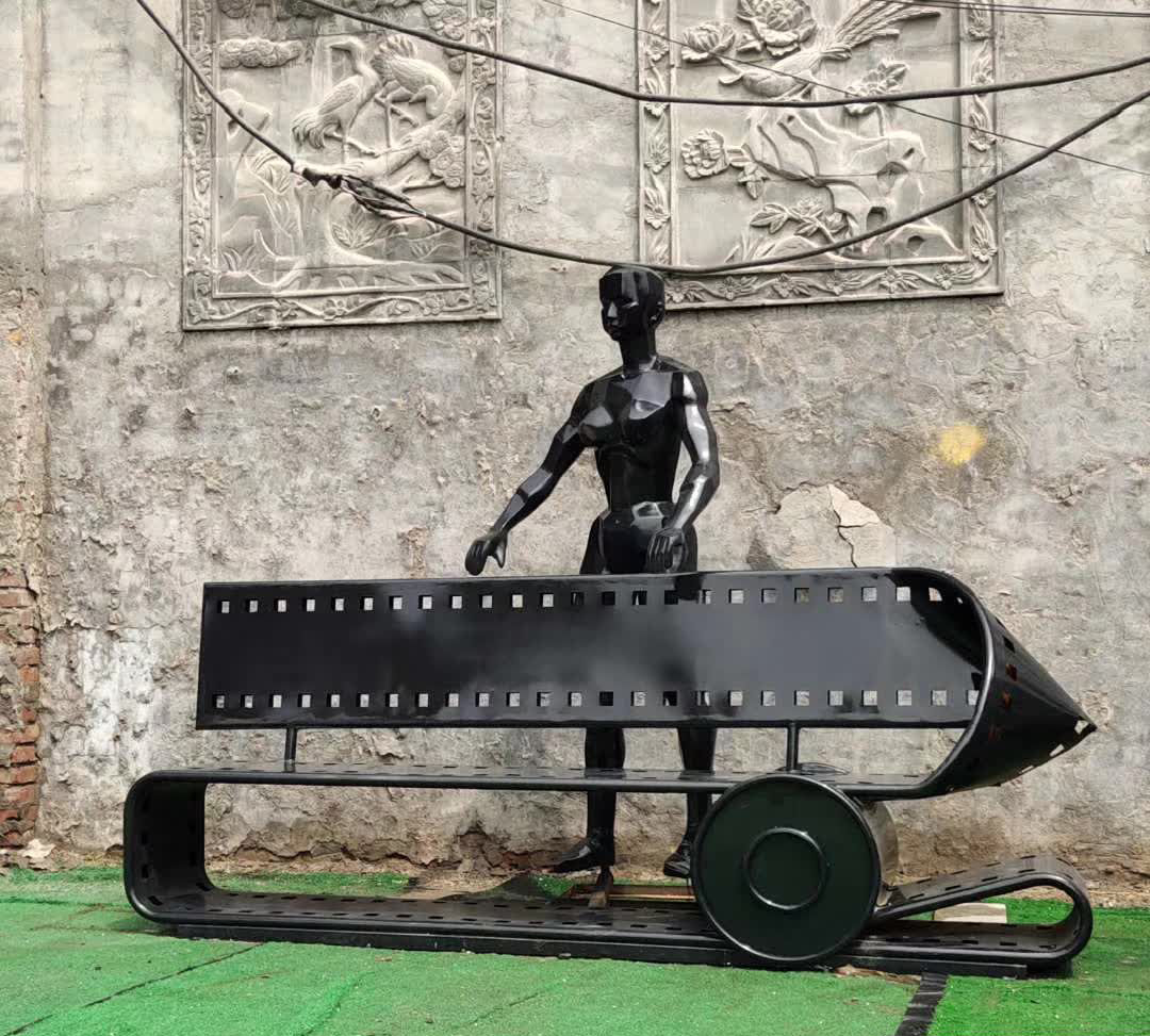 公园胶卷不锈钢座椅雕塑图片
