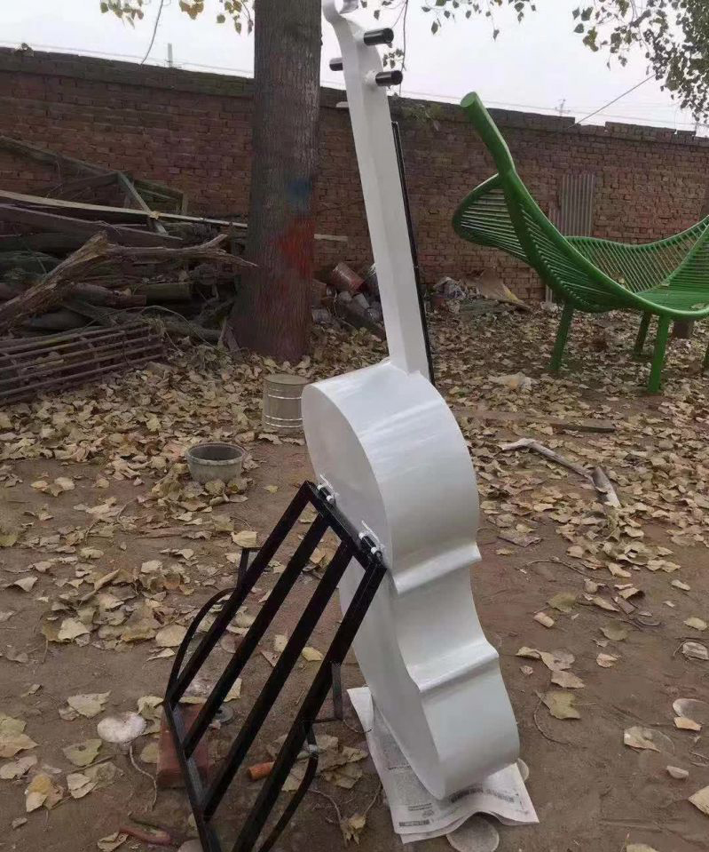 不锈钢抽象大提琴雕塑图片