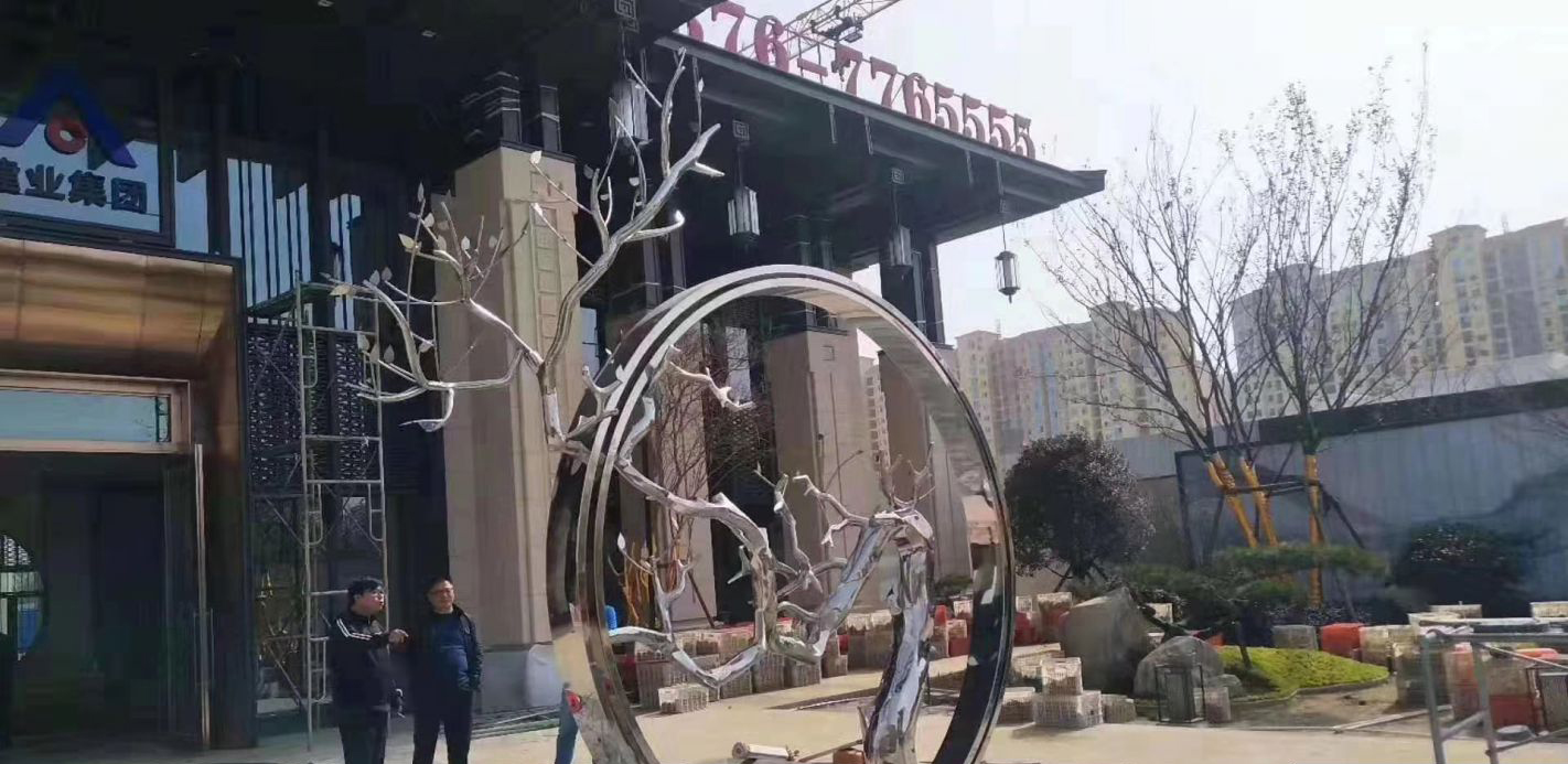 不锈钢抽象镜面圆环雕塑图片