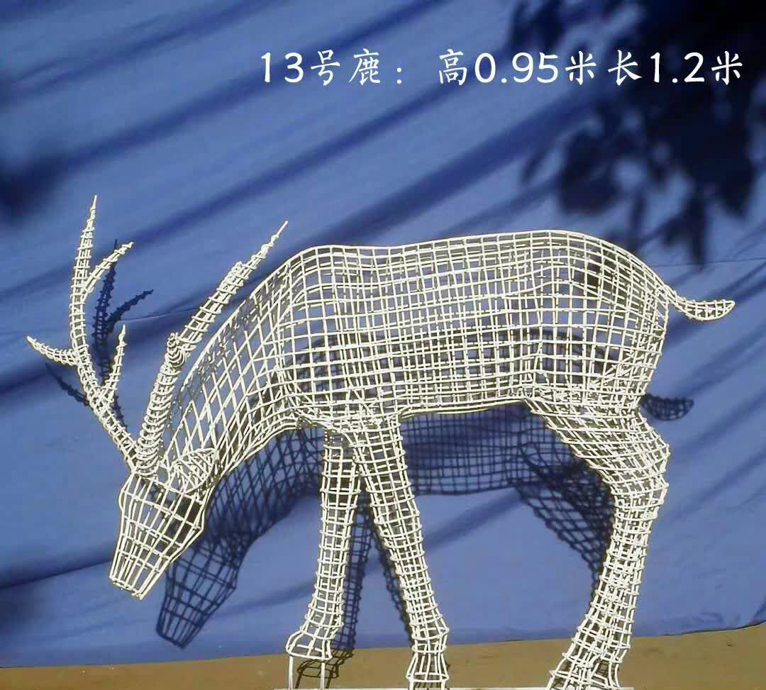 不锈钢低头鹿镂空雕塑图片