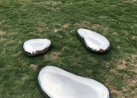 不锈钢镜面鹅卵石雕塑