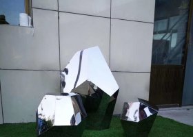 不锈钢镜面菱形石头雕塑