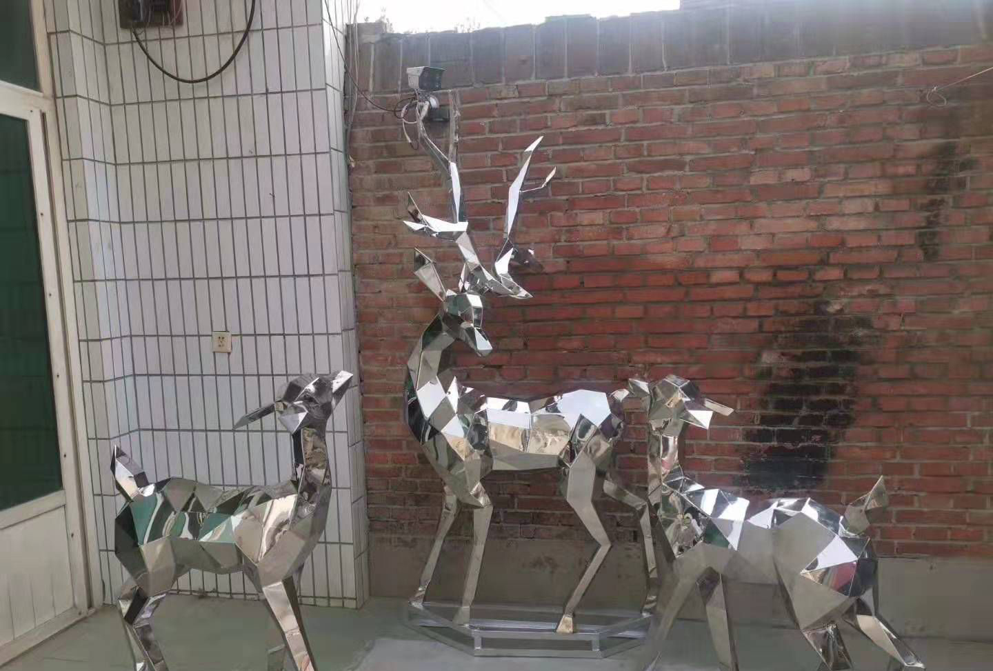 不锈钢镜面鹿雕塑户外摆件图片