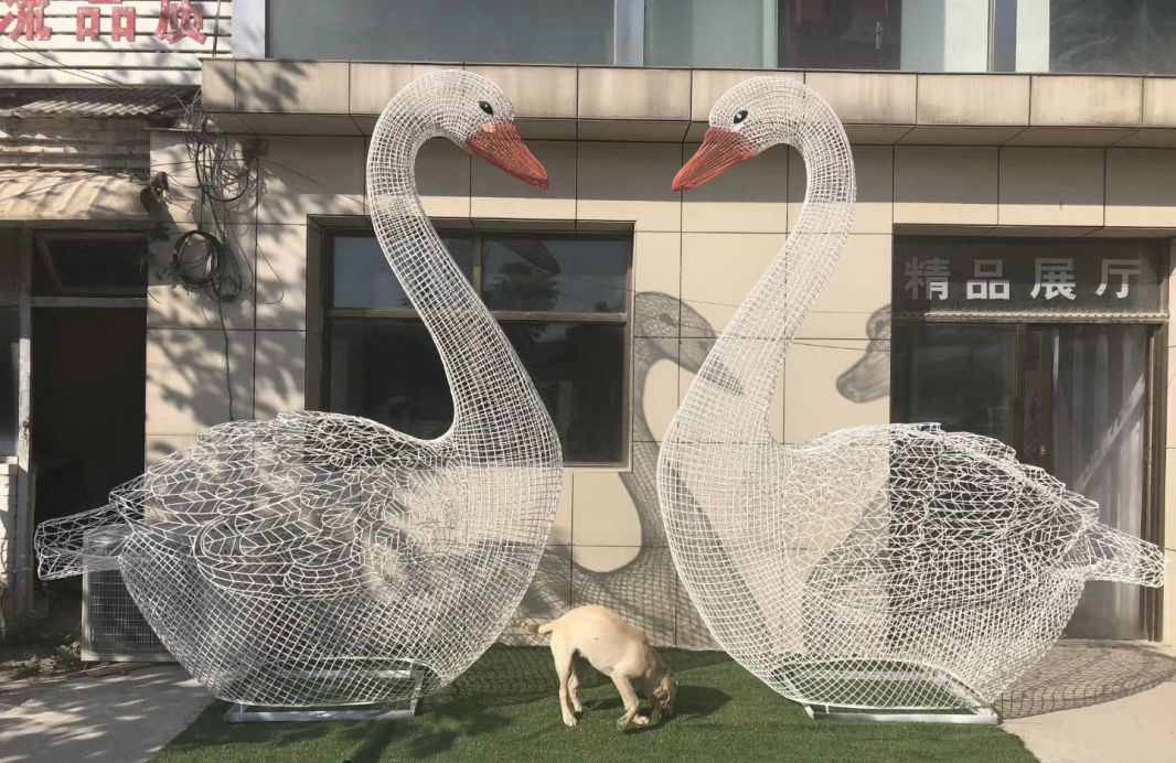 不锈钢镂空天鹅雕塑户外摆件图片
