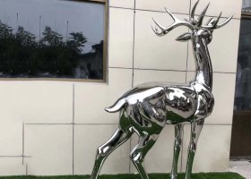 不锈钢鹿镜面雕塑