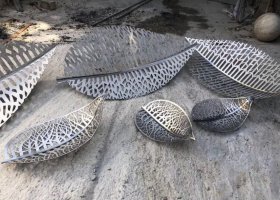 不锈钢树叶雕塑