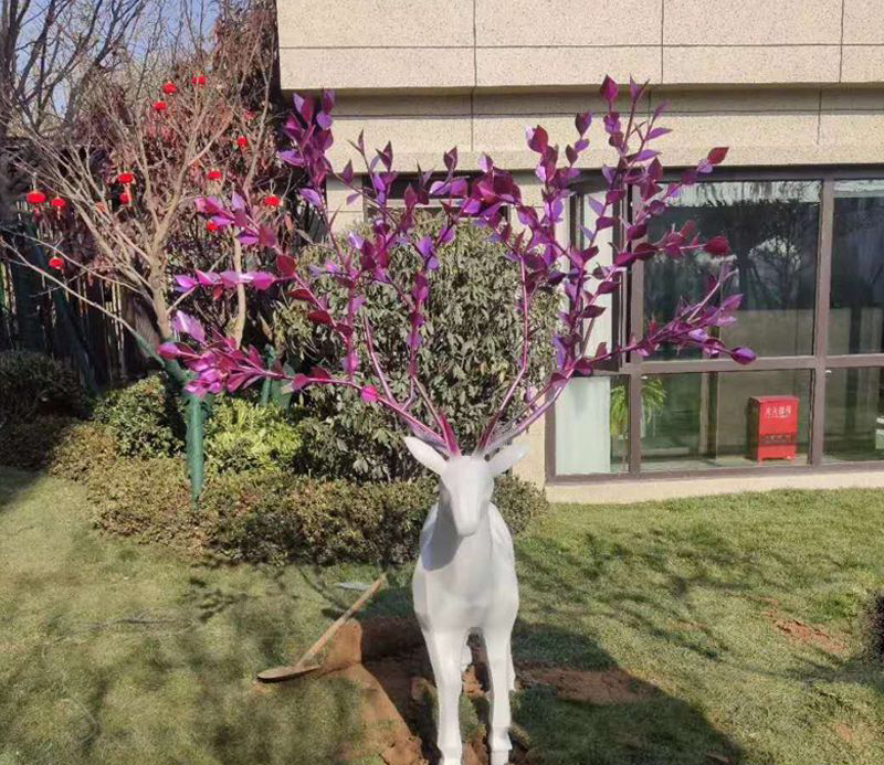 抽象不锈钢鹿雕塑图片