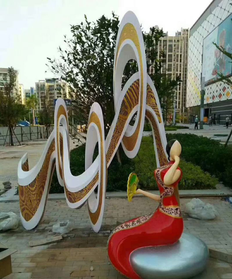 不锈钢彩带和人物雕塑图片