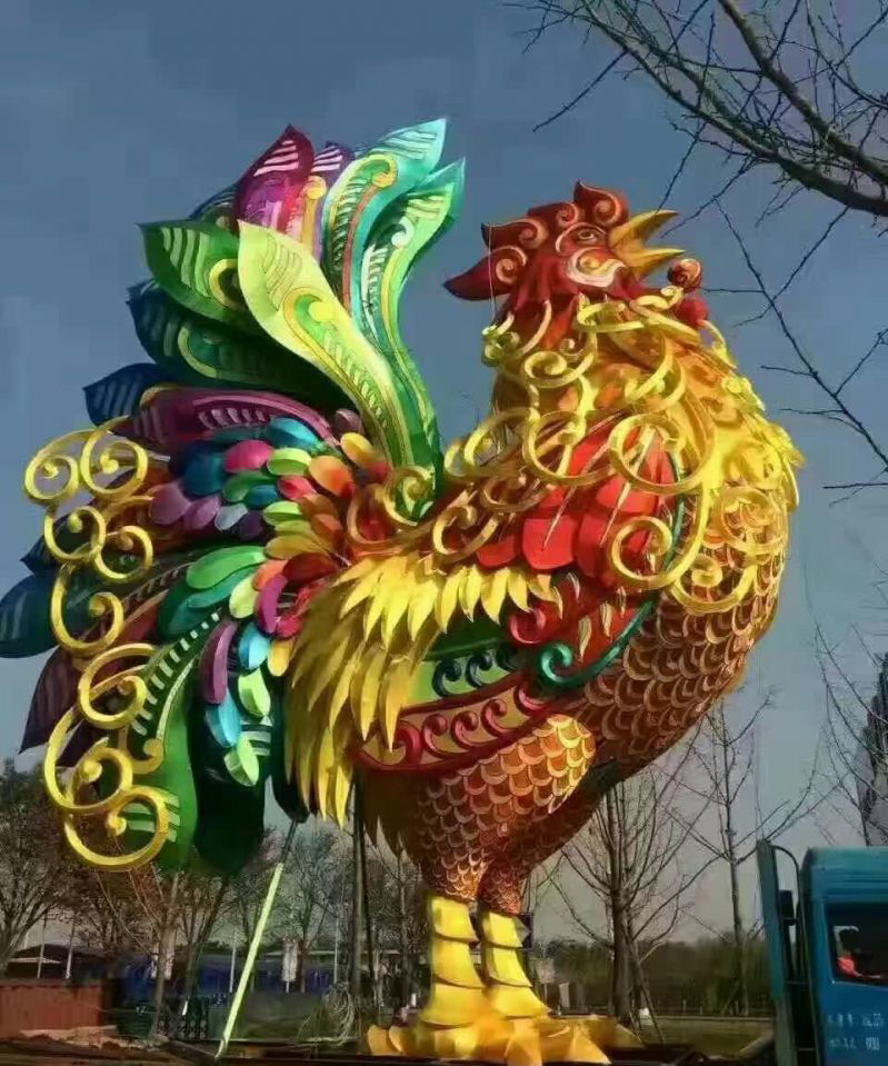 不锈钢彩色动物公鸡雕塑图片