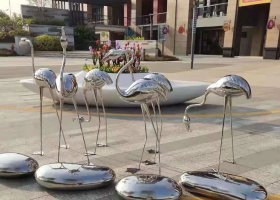 不锈钢公园镜面鹅卵石火烈鸟雕塑
