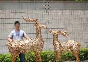 锻造不锈钢镂空鹿雕塑