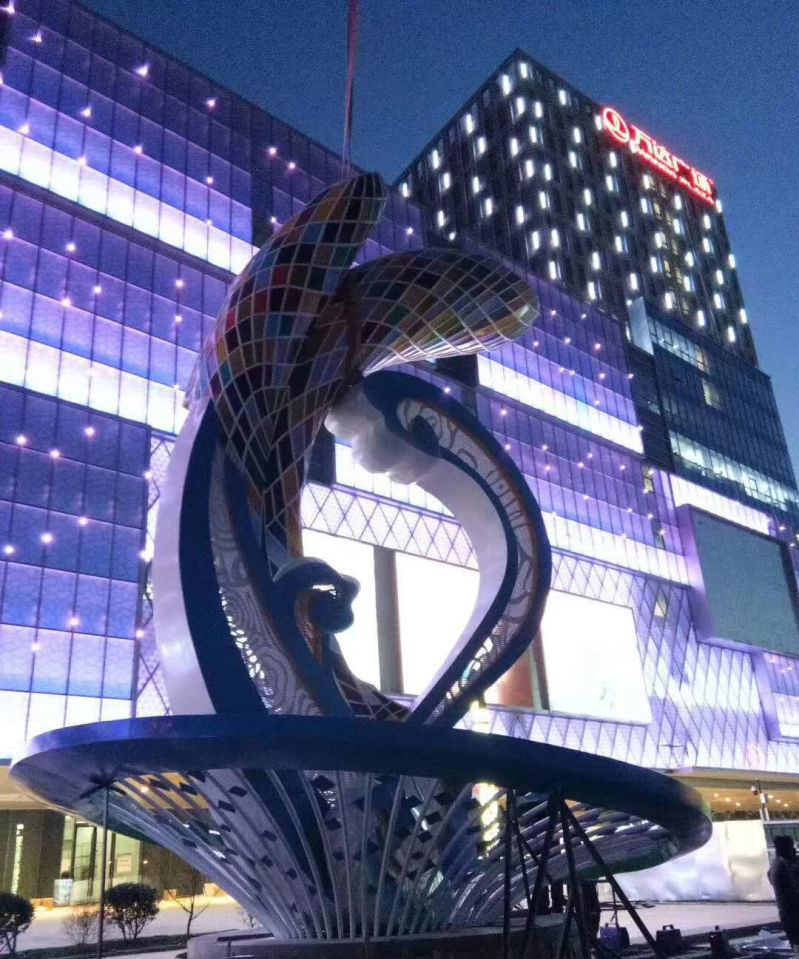 广场不锈钢创意景观雕塑图片