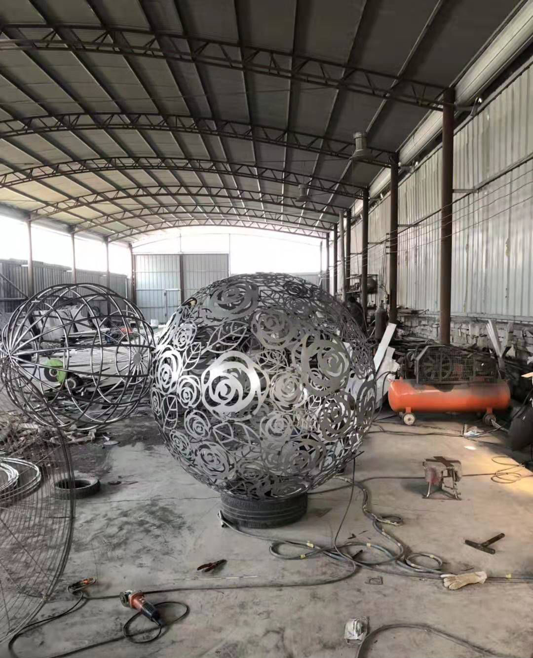 不锈钢楼控球雕塑广场公园雕塑图片