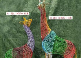 彩色不锈钢镂空长颈鹿雕塑