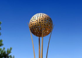 不锈钢明珠镂空球雕塑