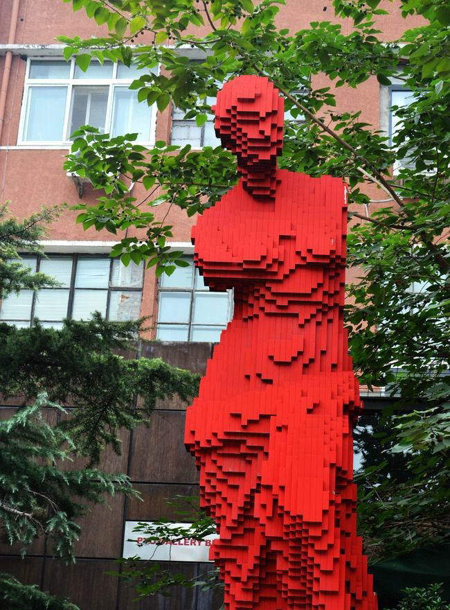 不锈钢抽象维纳斯雕塑街边景观雕塑图片