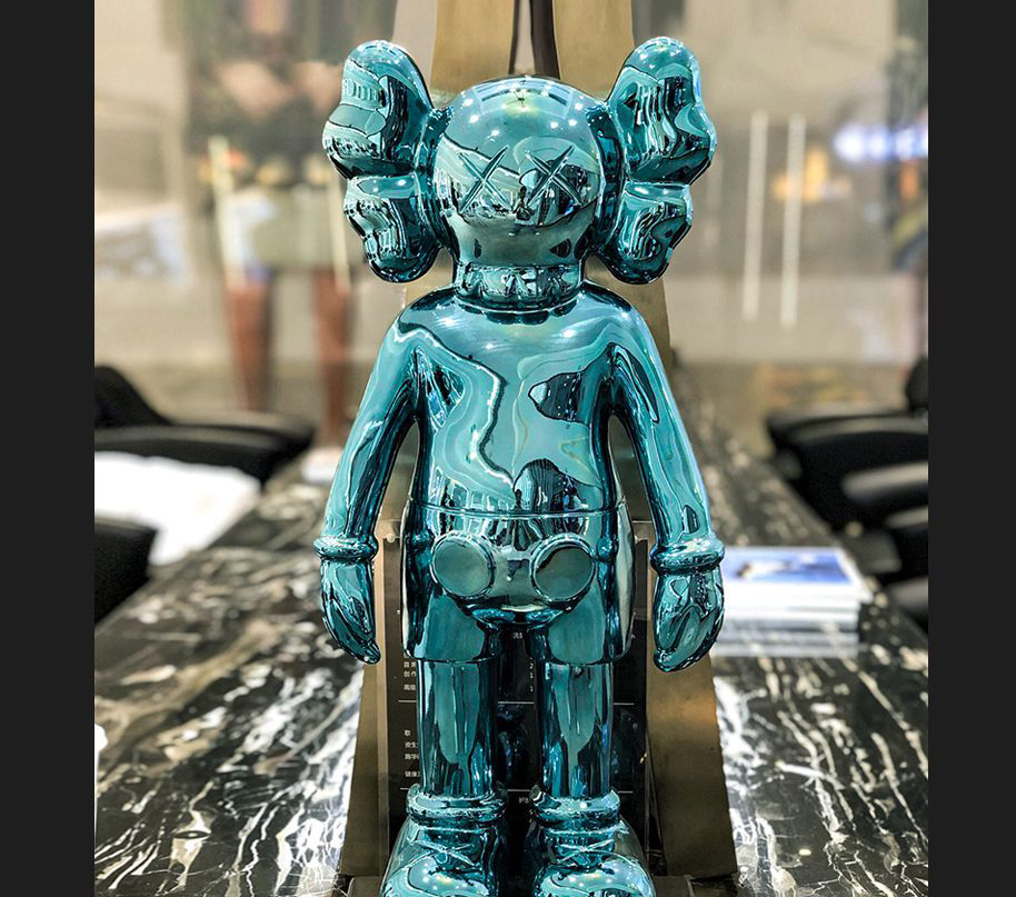动漫不锈钢机器人雕塑图片