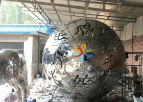 不锈钢广场圆球雕塑