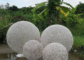 不锈钢户外圆球雕塑