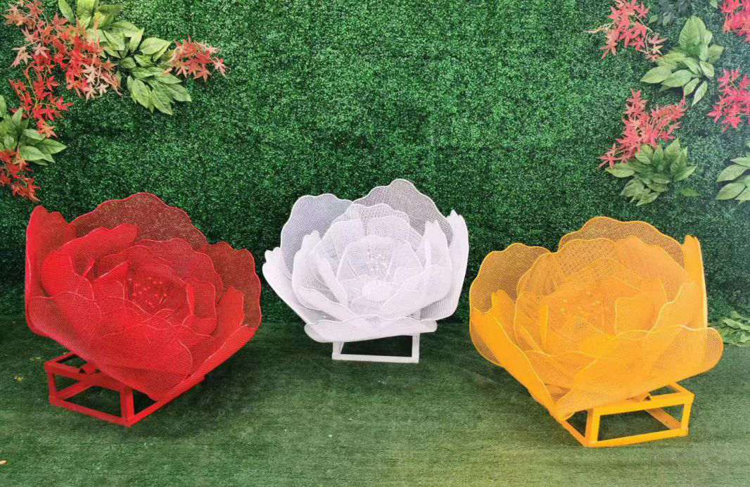 彩色不锈钢花朵雕塑图片