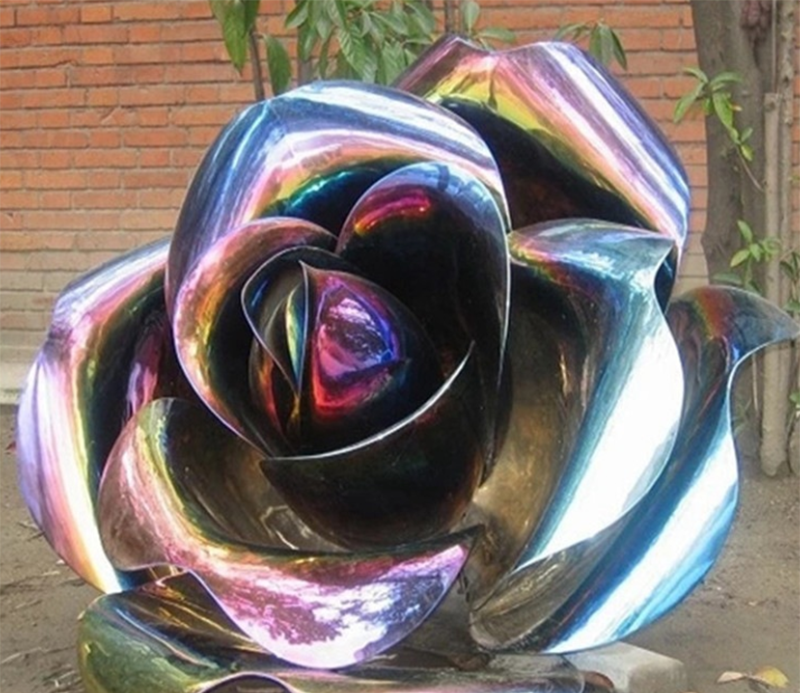 彩色创意不锈钢玫瑰雕塑图片