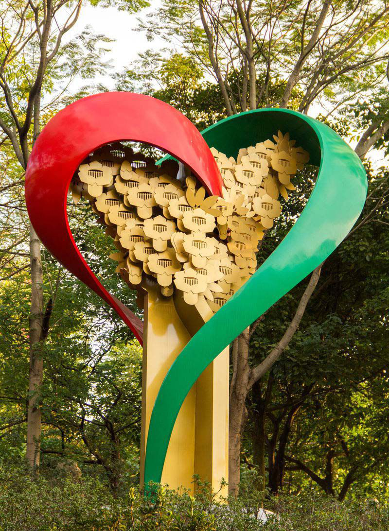 公园不锈钢心形抽象树雕塑图片