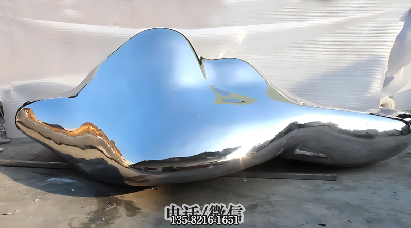 镜面不锈钢锻造云朵雕塑
