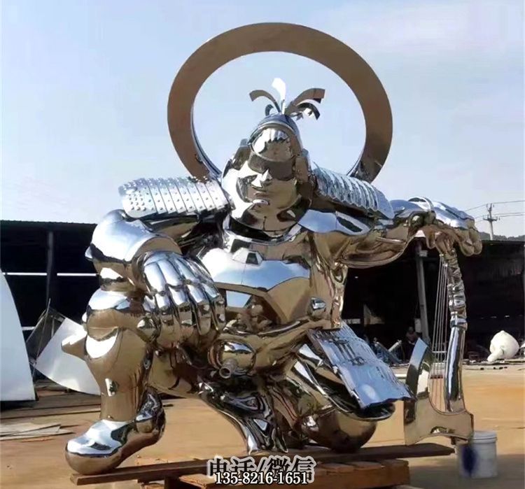 身着铠甲的镜面不锈钢古代战士雕塑